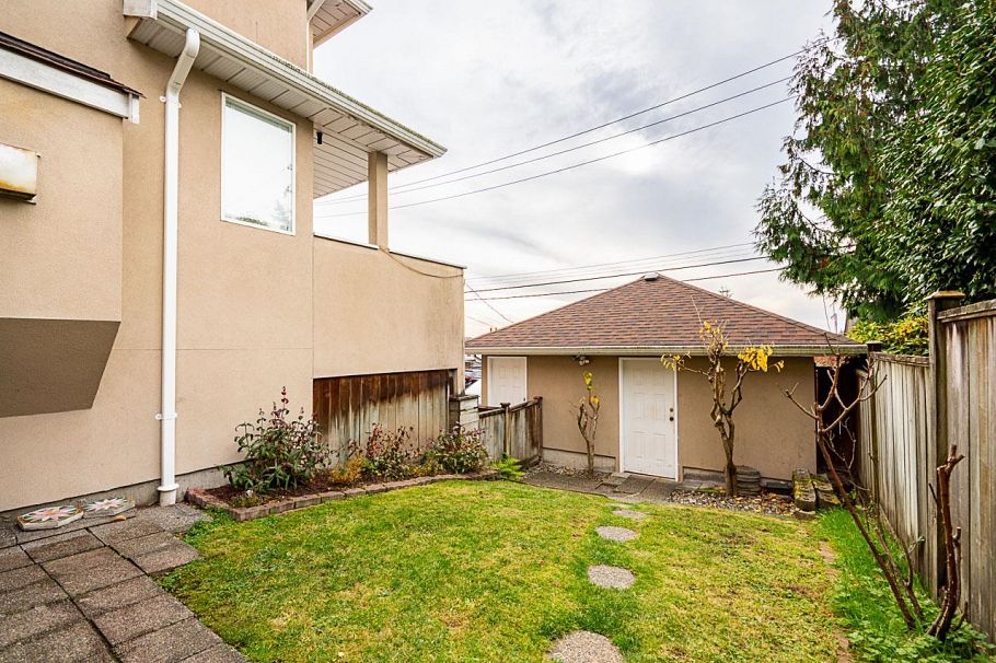 323 E Keith Road North Vancouver, BC - 21