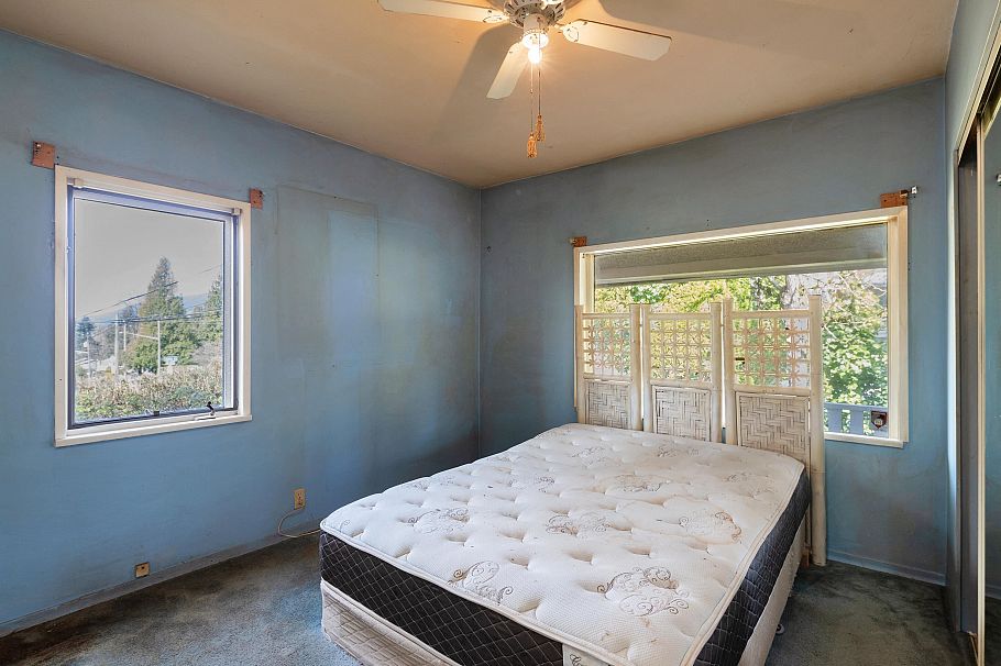 445 W Queens Road North Vancouver, BC - 18