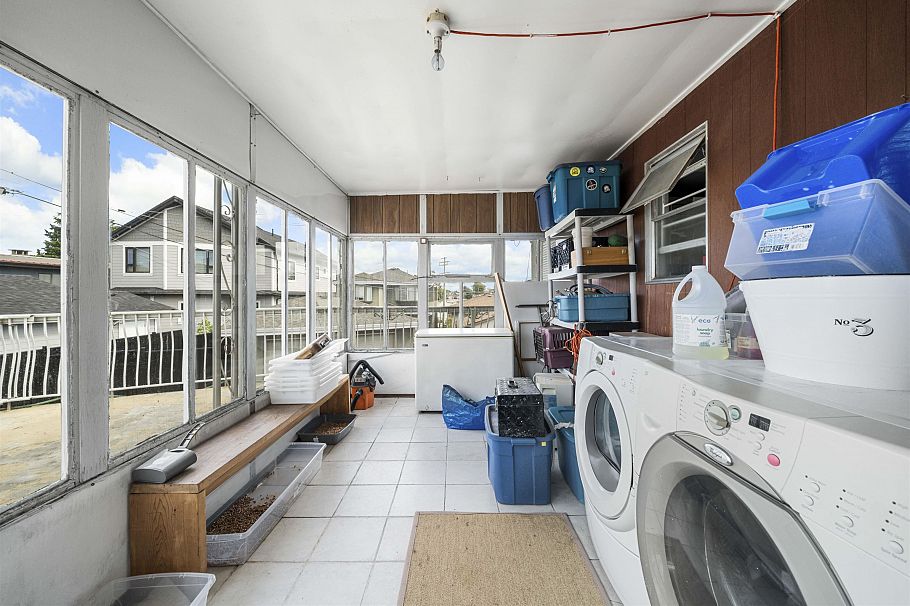 4561 Manor Street Vancouver, BC - 24