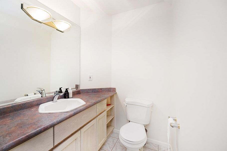 2718 W 3rd Avenue Vancouver, BC - 20