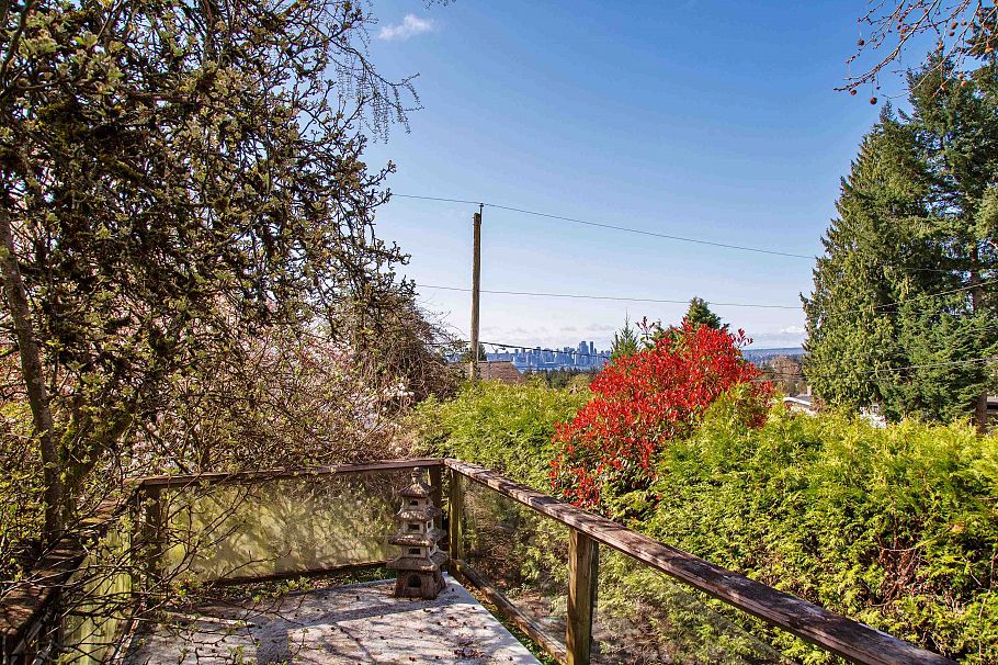 445 W Queens Road North Vancouver, BC - 1