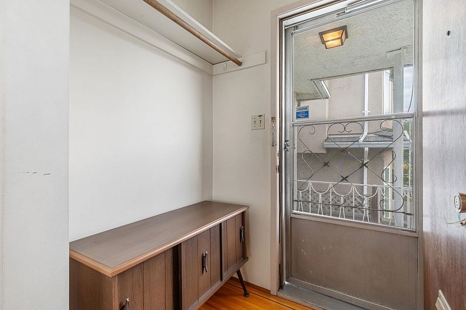 3129 E 23 Avenue Vancouver, BC - 4