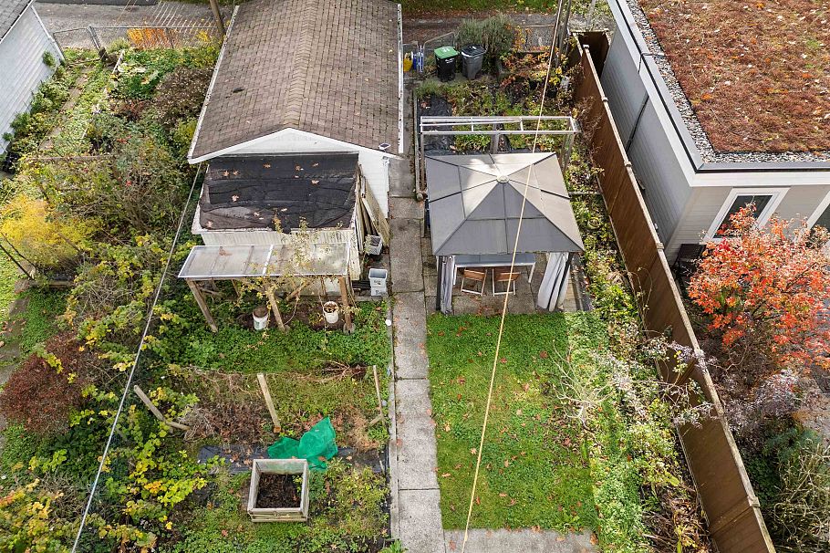 2240 E 6th Avenue Vancouver, BC - 23