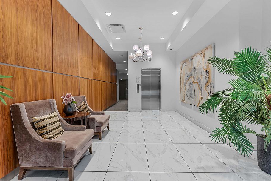 402 5325 West Boulevard Vancouver, BC - 3