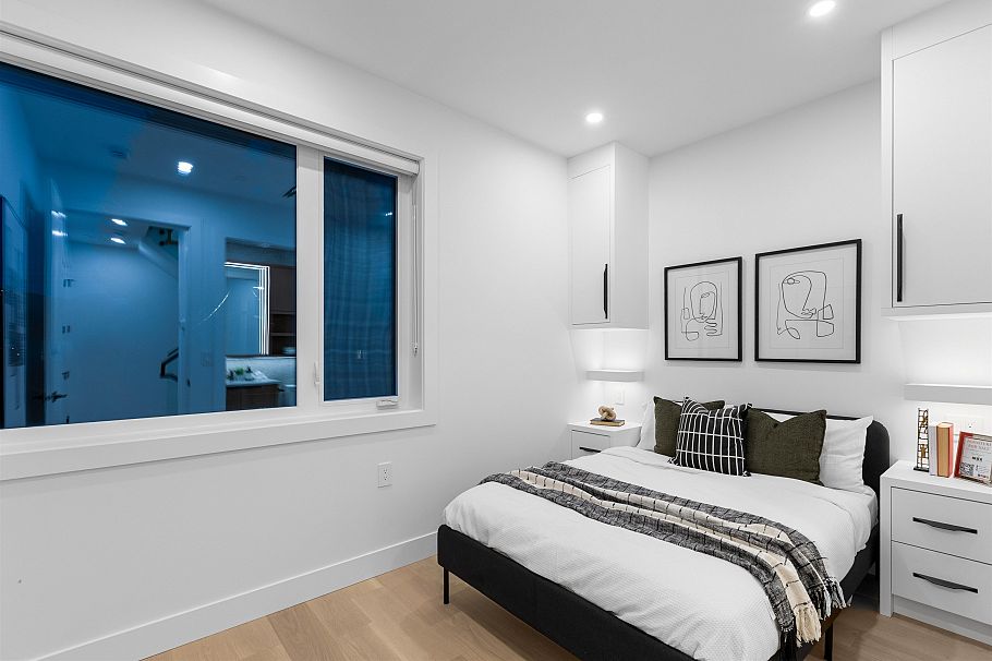 2 2435 Napier Street Vancouver, BC - 9