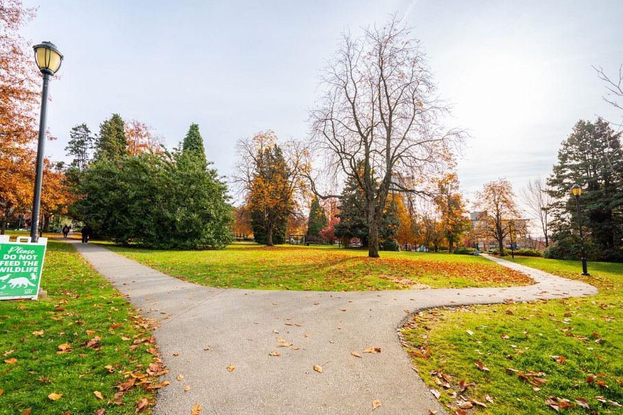 323 E Keith Road North Vancouver, BC - 28