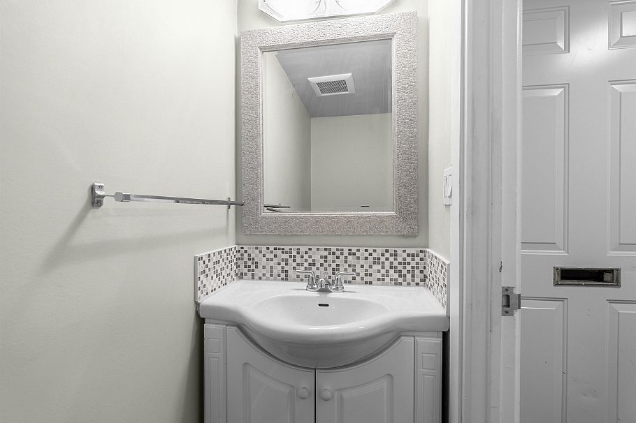 2645 Westview Drive North Vancouver, BC - 12