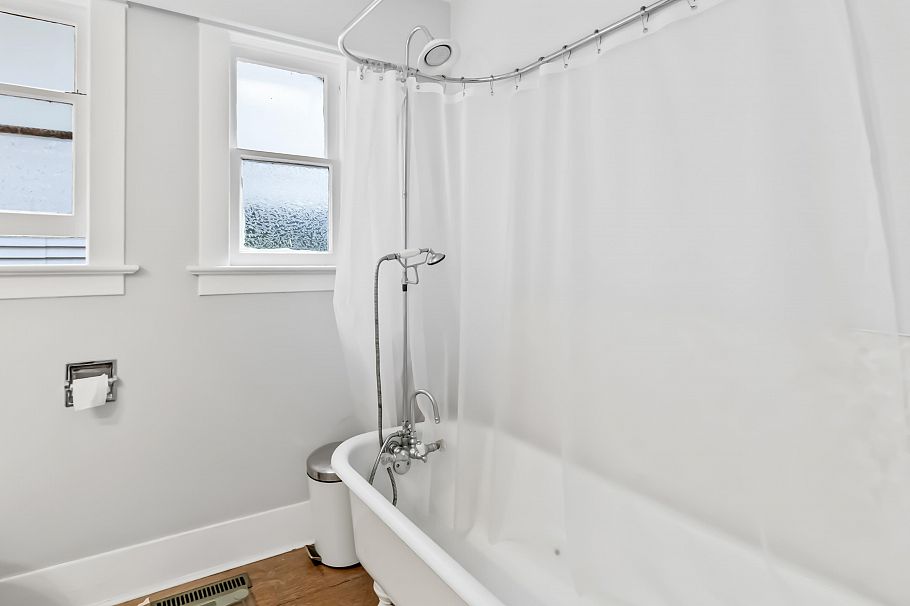 2846 W 8th Avenue Vancouver, BC - 16