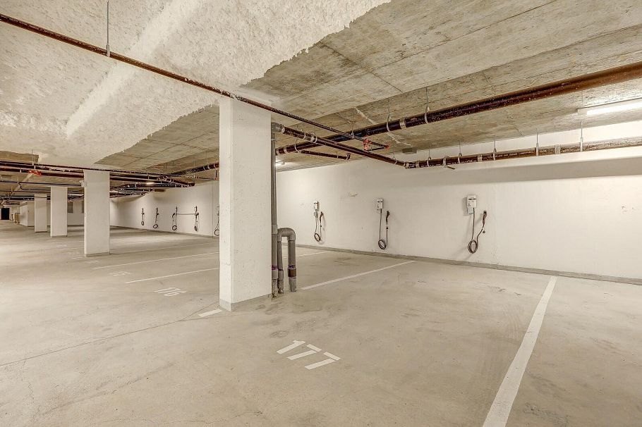 517 3594 Malsum Drive North Vancouver, BC - 38