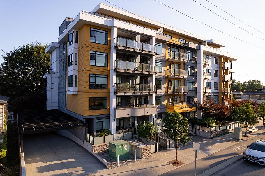 406 1519 Crown Street North Vancouver, BC - 3