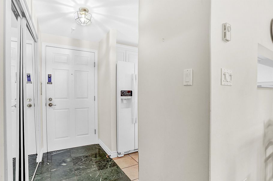 403 2580 Tolmie Street Vancouver, BC - 3