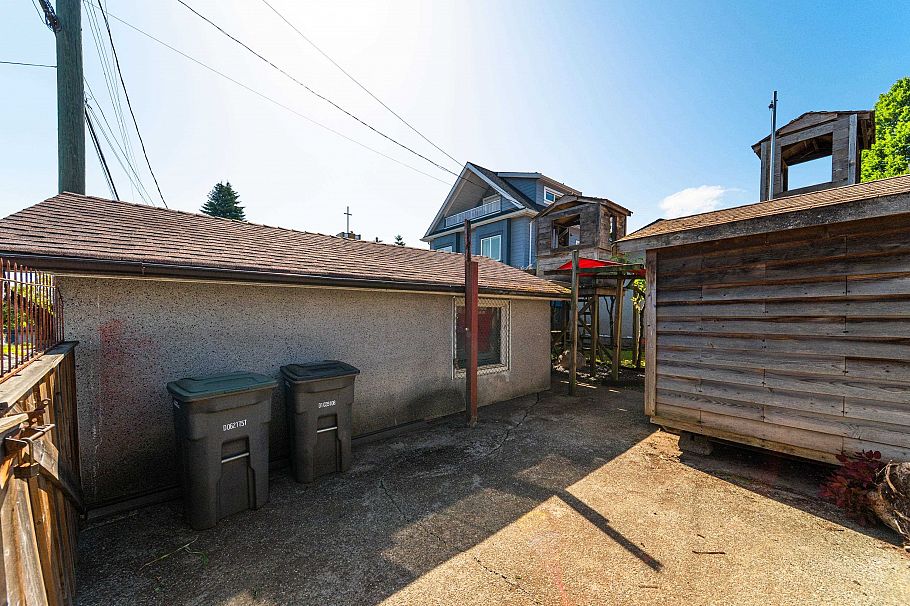 3089 E 1st Avenue Vancouver, BC - 19