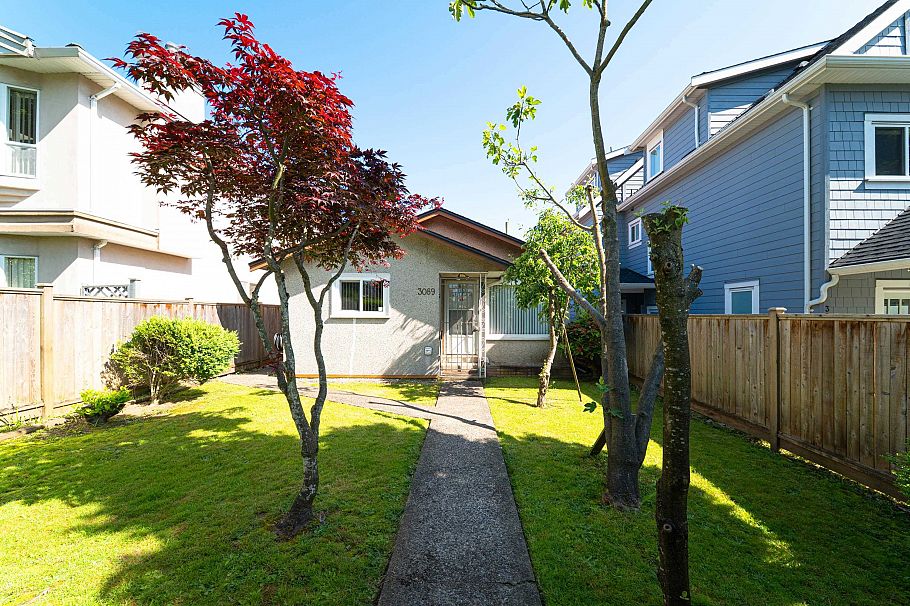 3089 E 1st Avenue Vancouver, BC - 3