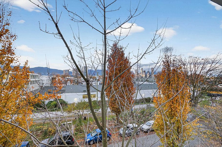 210 1777 W 7th Avenue Vancouver, BC - 7