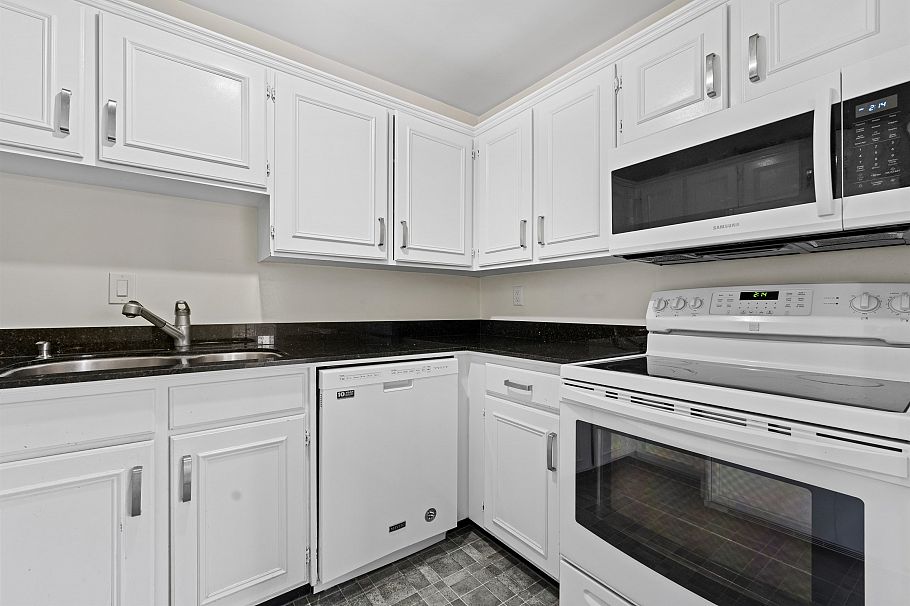 306 1260 W 10th Avenue Vancouver, BC - 5