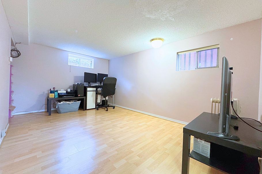 2168 Renfrew Street Vancouver, BC - 25