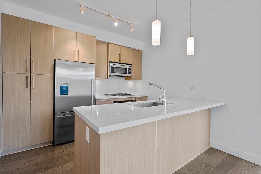 402 5325 West Boulevard Vancouver, BC - 9