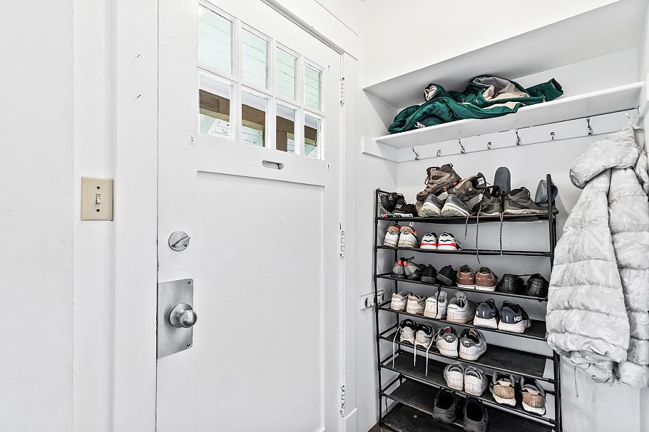 2846 W 8th Avenue Vancouver, BC - 3