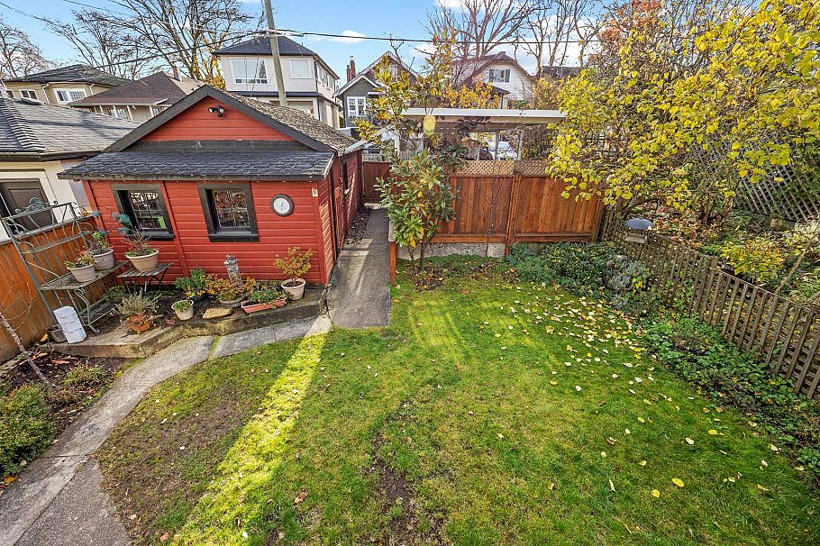 3576 W 17th Avenue Vancouver, BC - 27