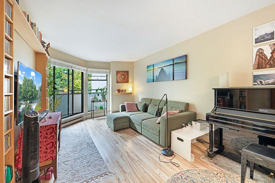 210 2222 Prince Edward Street Vancouver, BC - 2