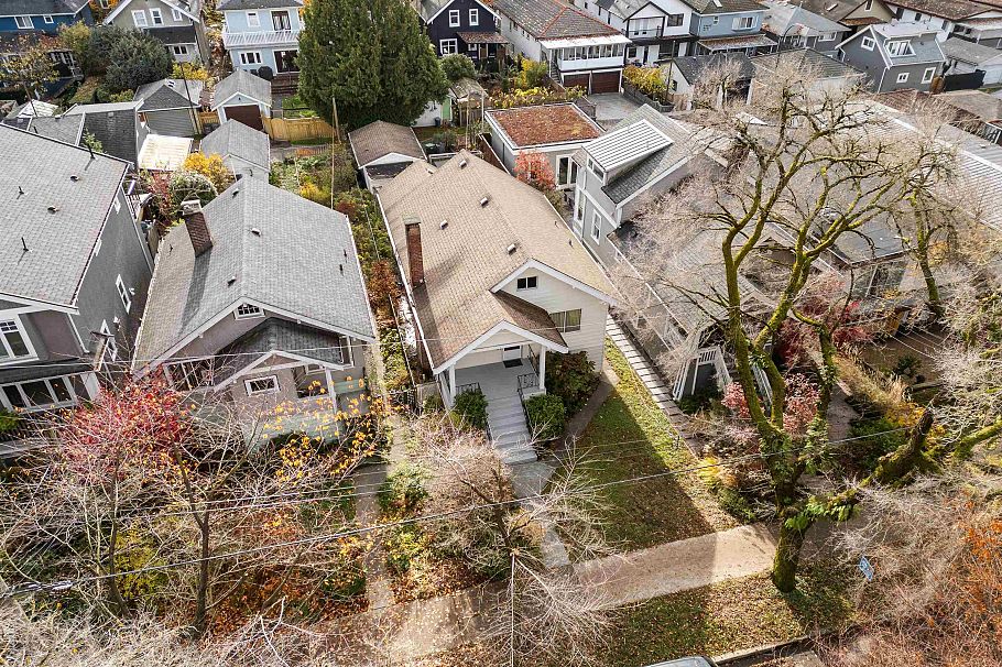 2240 E 6th Avenue Vancouver, BC - 24