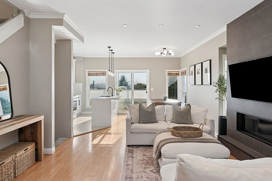 333 E Keith Road North Vancouver, BC - 12