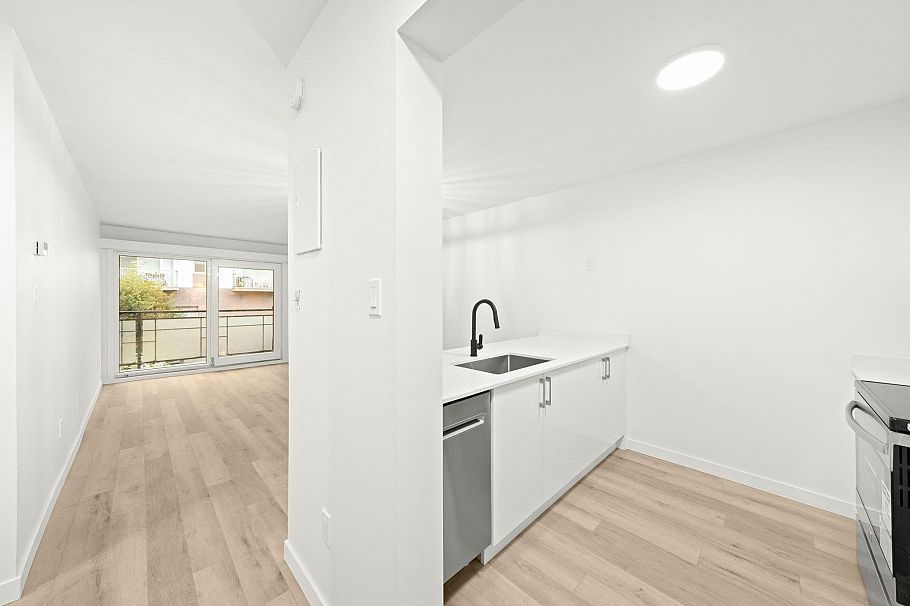 207 360 E 2nd Street North Vancouver, BC - 7