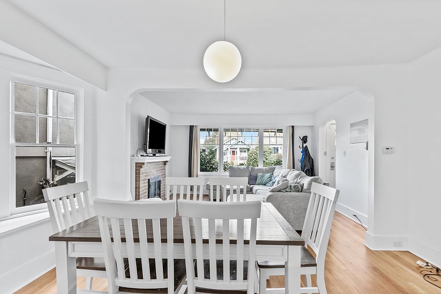 2846 W 8th Avenue Vancouver, BC - 9