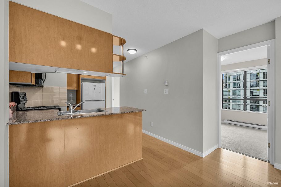 1608 1189 Howe Street Vancouver, BC - 8