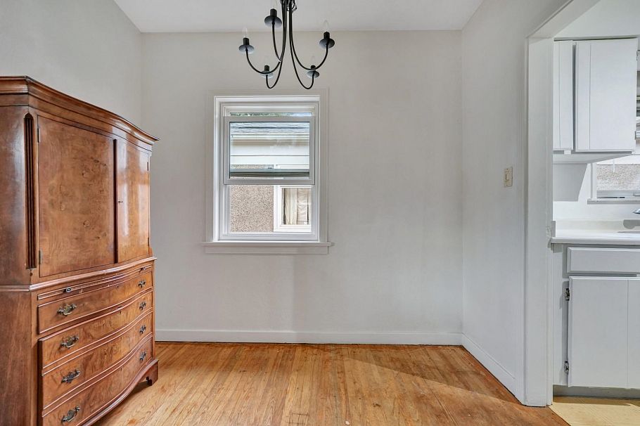 2303 W 3rd Avenue Vancouver, BC - 9