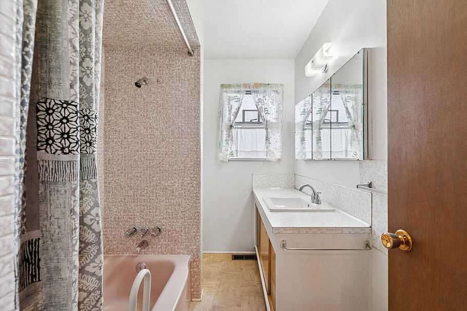 3129 E 23 Avenue Vancouver, BC - 22