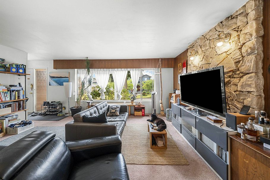 4561 Manor Street Vancouver, BC - 20