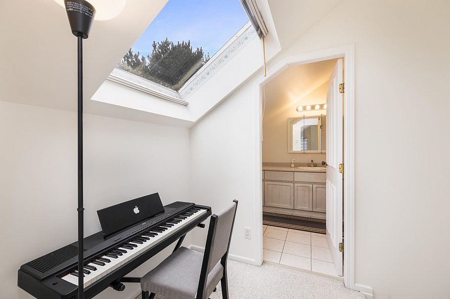 2718 W 3rd Avenue Vancouver, BC - 18