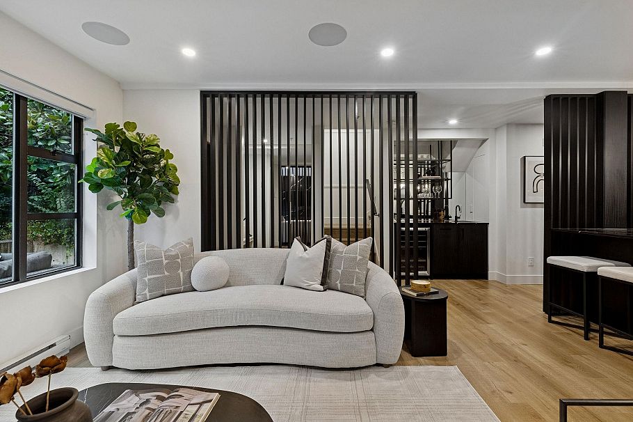 104 2119 Yew Street Vancouver, BC - 2