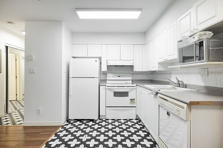 105 2130 W 12th Avenue Vancouver, BC - 2