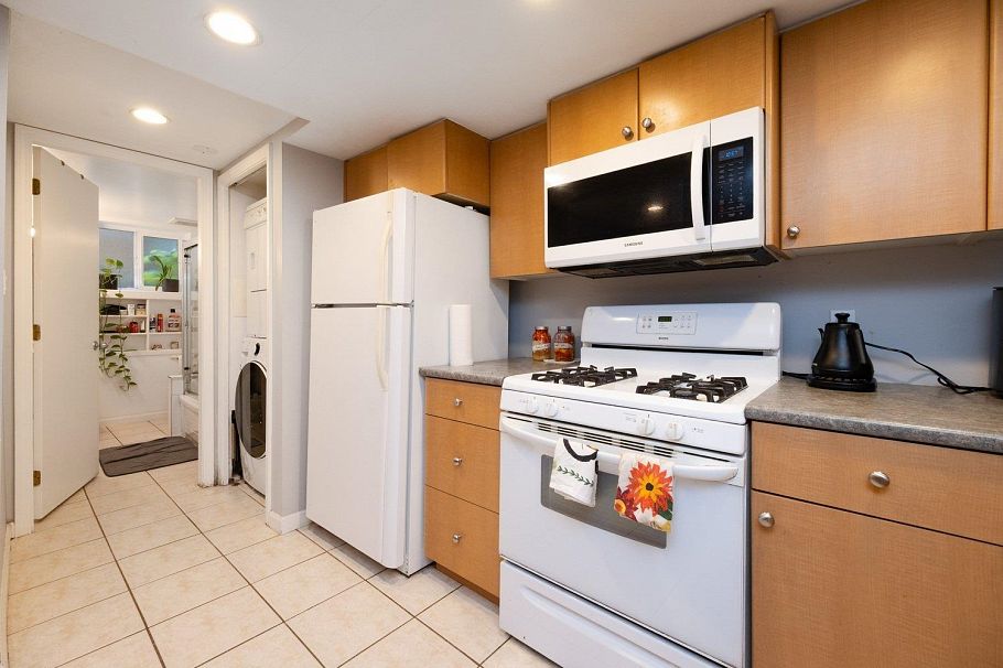 1449 E 10th Avenue Vancouver, BC - 27