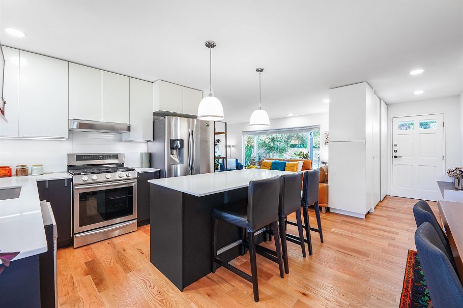 1287 W 15th Street North Vancouver, BC - 9