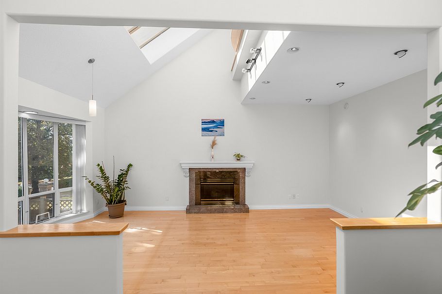 2249 Fraserview Drive Vancouver, BC - 2