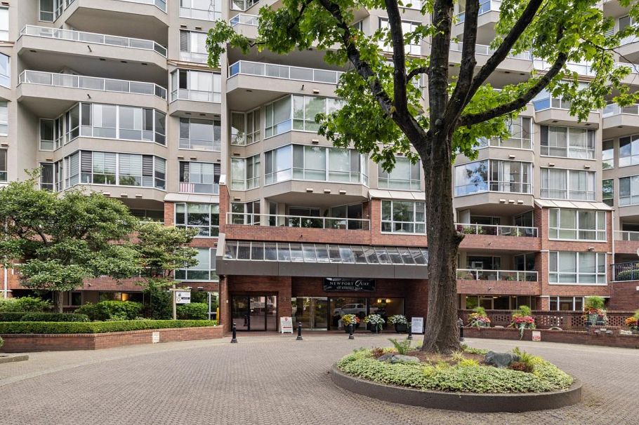 908 518 Moberly Road Vancouver, BC - 1