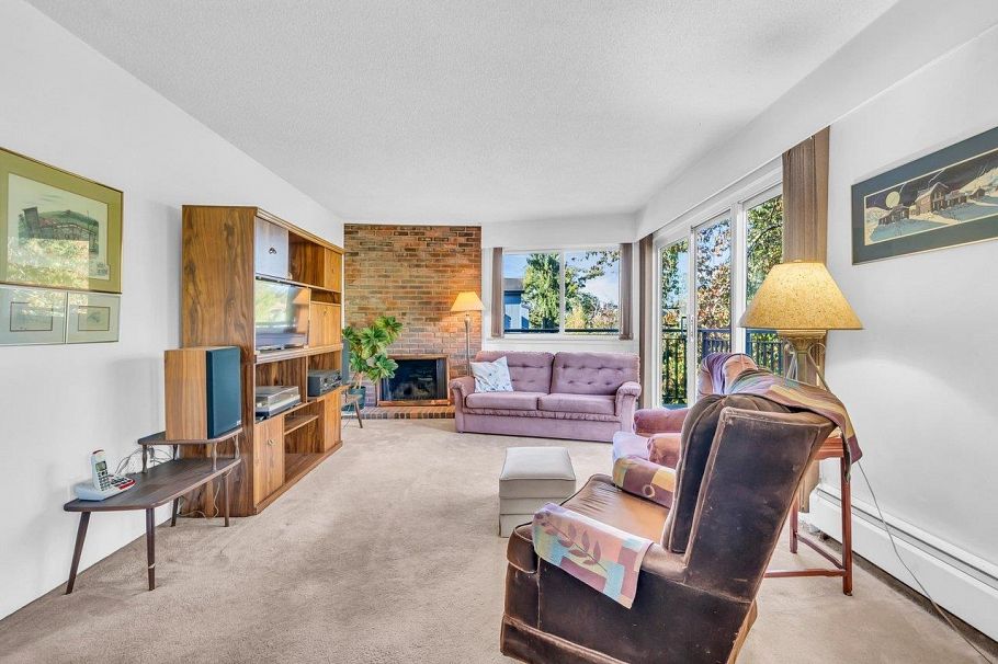 311 2121 W 6th Avenue Vancouver, BC - 1