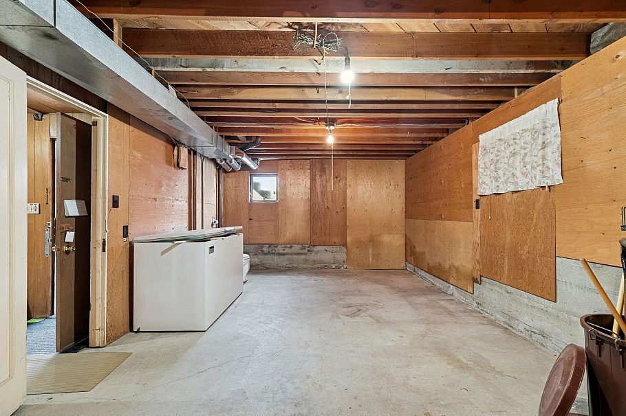 3129 E 23 Avenue Vancouver, BC - 28