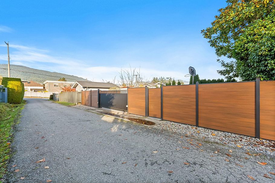 463 Beachview Drive North Vancouver, BC - 37