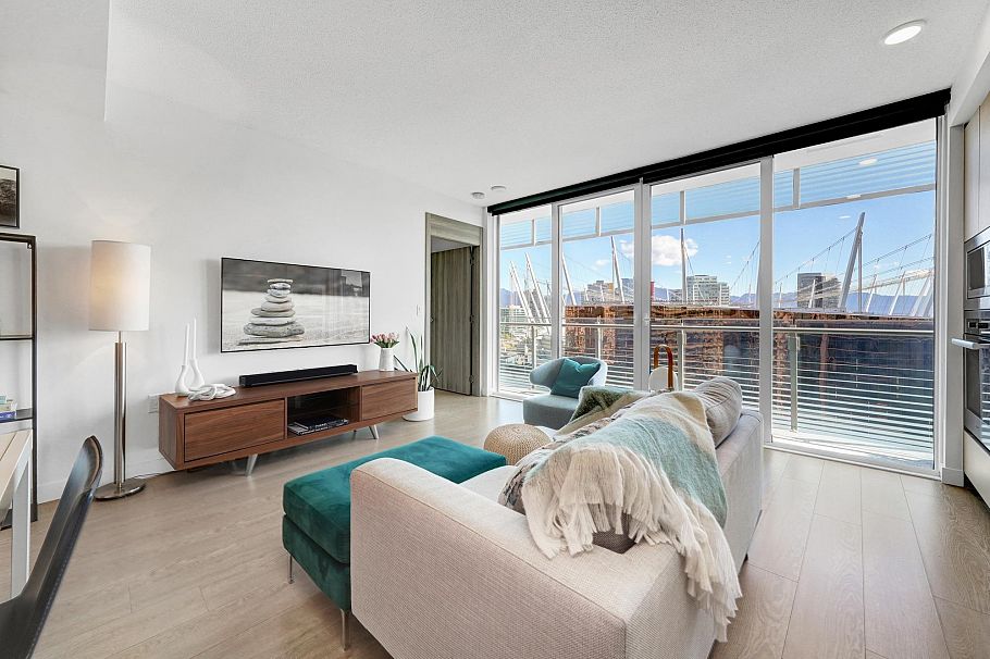 2006 89 Nelson Street Vancouver, BC - 1