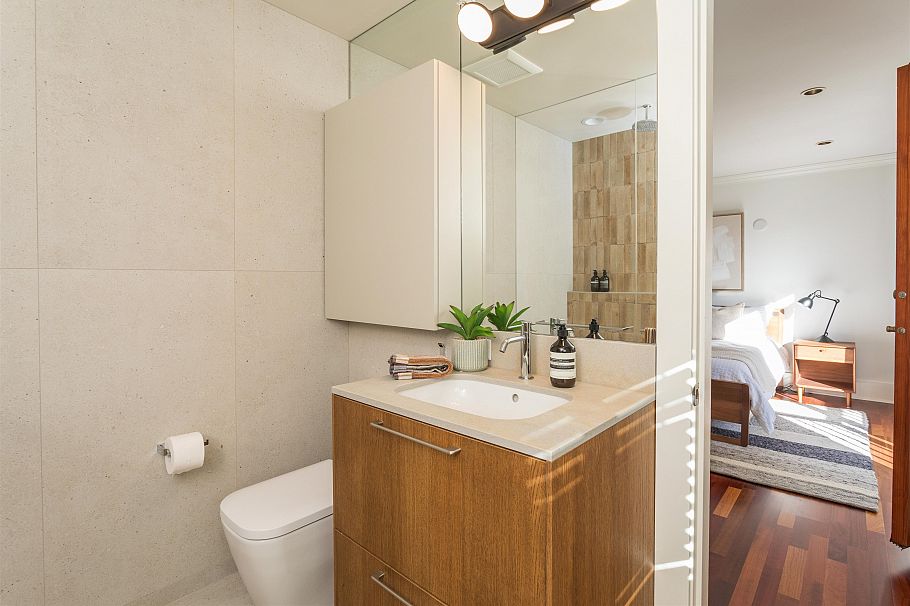 3242 W 3rd Avenue Vancouver, BC - 22