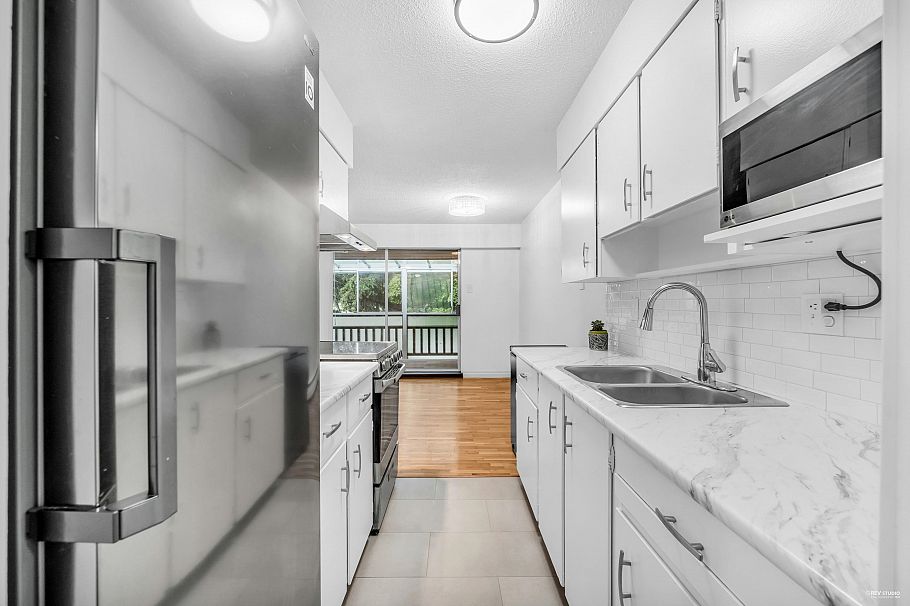 704 555 W 28th Street North Vancouver, BC - 13