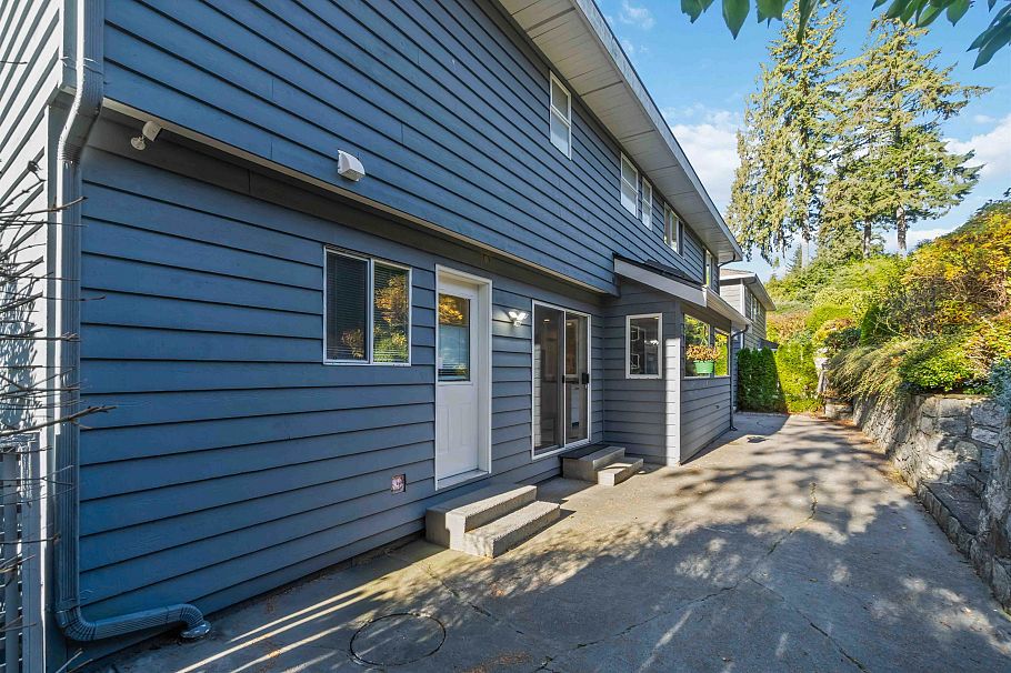 456 Montroyal Boulevard North Vancouver, BC - 5