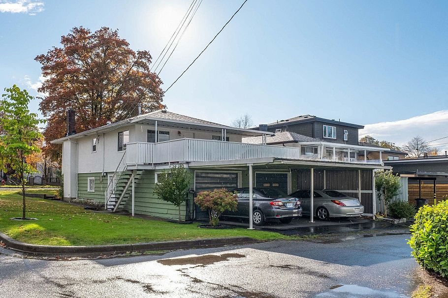 3099 E 18th Avenue Vancouver, BC - 24