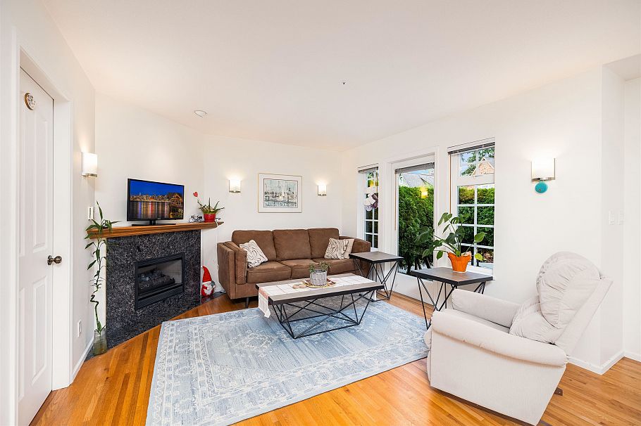 2718 W 3rd Avenue Vancouver, BC - 4