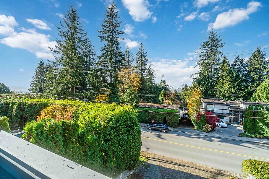 456 Montroyal Boulevard North Vancouver, BC - 32