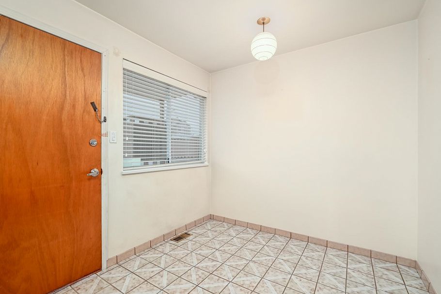 3226 E 1st Avenue Vancouver, BC - 4